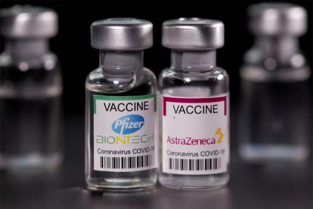 Hai liều vaccine Pfizer, AstraZeneca có hiệu quả cao trước biến thể Delta. Ảnh: Reuters