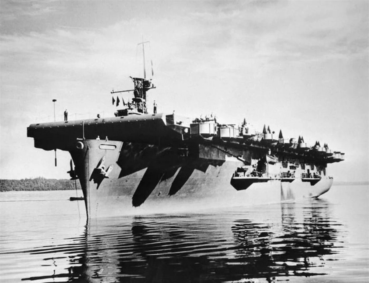 Tàu sân bay hộ tống lớp USS Casablanca, tháng 2/1944. Ảnh: AP