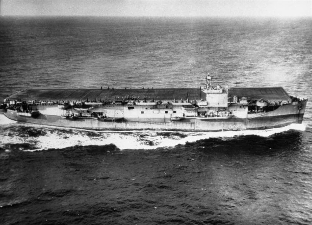 Tàu sân bay hộ tống lớp Bogue tháng 10/1943. Ảnh: Getty