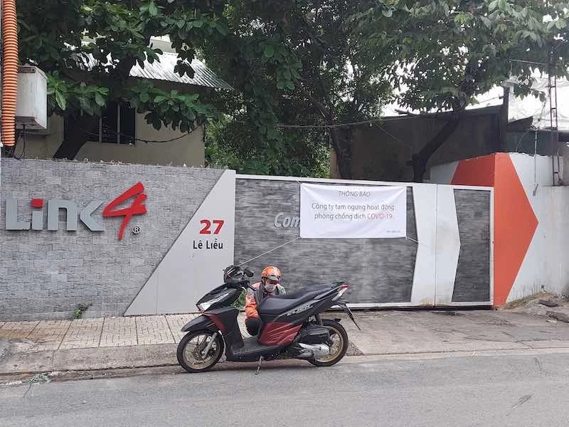 Một doanh nghiệp tại quận Tân Phú tạm ngưng hoạt động do chưa đáp ứng yêu cầu "3 tại chỗ".
