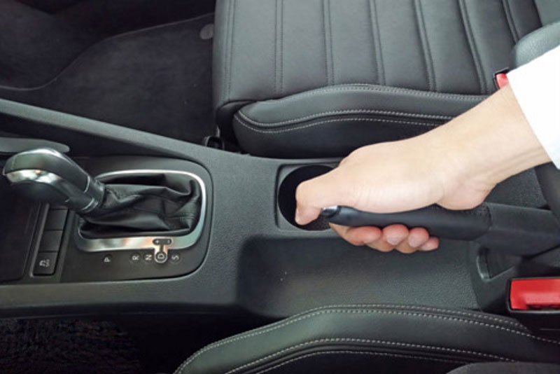 Sự khác nhau giữa phanh chân và phanh tay ô tô