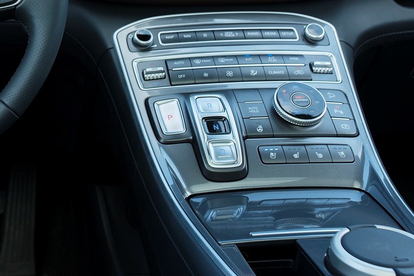 Cần số điện tử của Santa Fe 2021 gây lúng túng cho người dùng mới