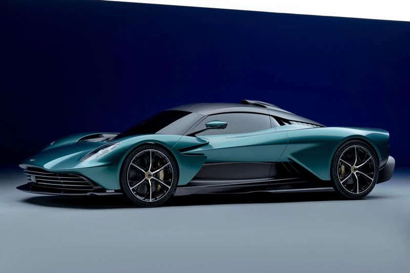 Aston Martin Valhalla 2022.