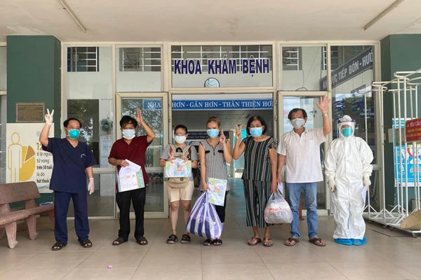 Bệnh nhân COVID-19 tại Đà Nẵng được công bố khỏi bệnh ngày 22/7. Ảnh: BVCC