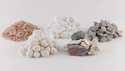 Nguyên liệu để chế tạo sứ dưỡng sinh Minh Long là một hỗn hợp khoáng đặc biệt, bao gồm hơn 10 loại đất, đá, khoáng sản khác nhau