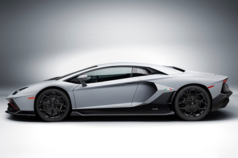 Lamborghini sẽ không tiếp tục phát triển động cơ V12 hút khí tự nhiên