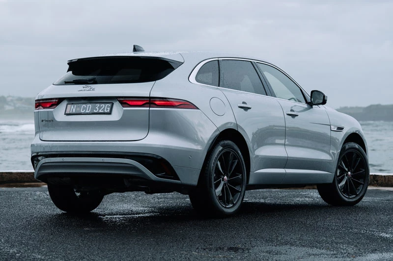 9. Jaguar F-Pace P250 2021.