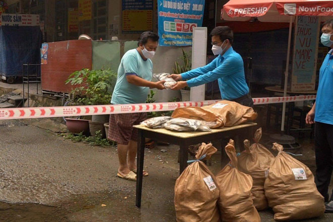 TP Hồ Chí Minh tạm dừng các hoạt động sản xuất, kinh doanh chưa thật sự cấp bách