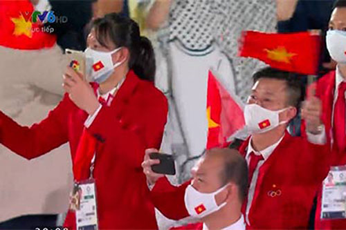 Ánh Viên thu nhập tiền tỷ, vẫn dùng iPhone 7 Plus