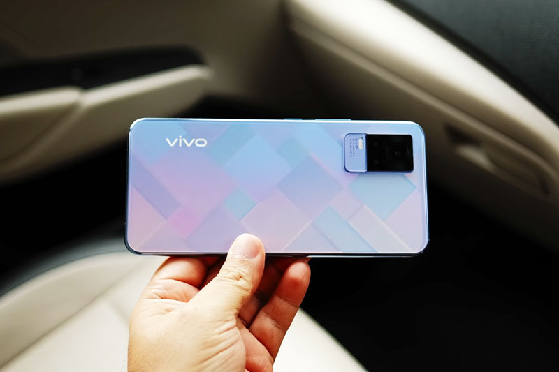 Trên tay Vivo Y73: RAM 8 GB, 3 camera sau, pin 4.000 mAh, sạc 33W, giá 7,65 triệu