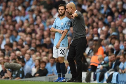 Nếu bán Bernardo Silva (trái), Man City sẽ thu về 63 triệu bảng 