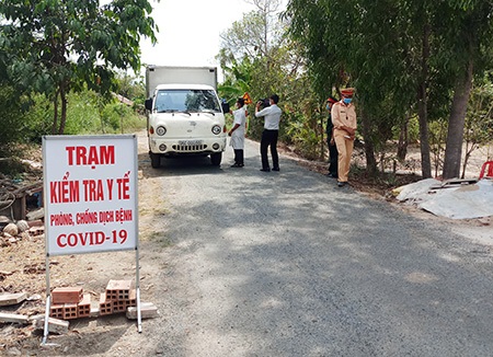 Phát hiện xe chở 6 người từ TP Hồ Chí Minh đến Hậu Giang đều dương tính với SARS-CoV-2