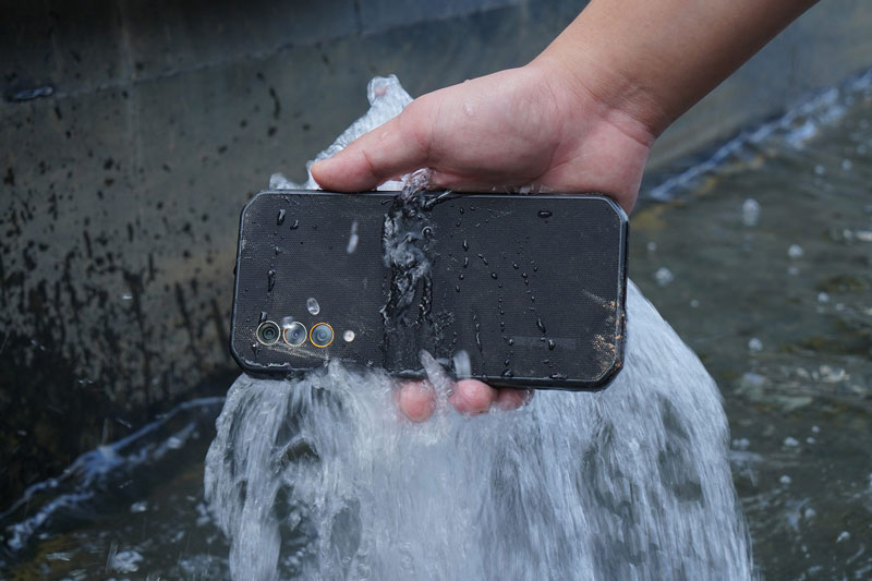 Smartphone 5G, RAM 8 GB, pin 5.280 mAh, chống nước, giá gần 10 triệu đồng