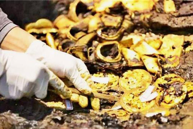 Lão nông đào được một chiếc nồi lớn liền đập vỡ để lấy 20 kg vàng, chuyên gia 'thót tim': Ông đã phạm sai lầm lớn!