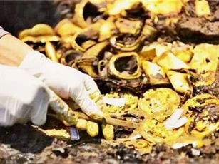 Lão nông đào được một chiếc nồi lớn liền đập vỡ để lấy 20 kg vàng, chuyên gia 'thót tim': Ông đã phạm sai lầm lớn!