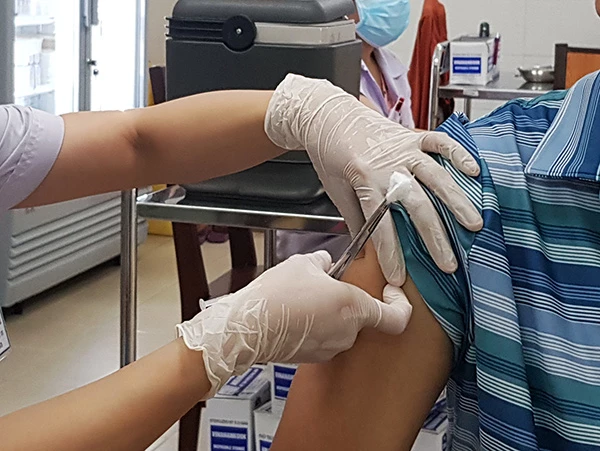 Đà Nẵng đang đẩy nhanh tiến độ tiêm vaccine phòng COVID-19 trên địa bàn 