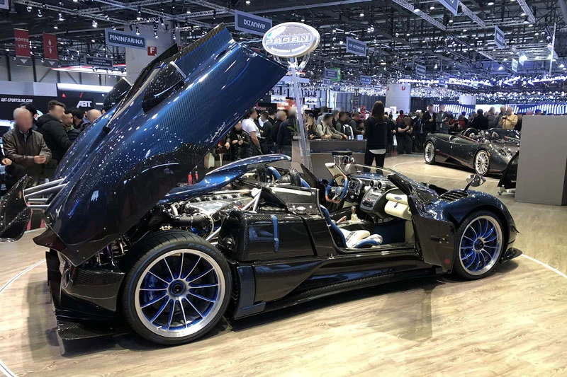 =1. Pagani Zonda HP Barchetta (789 mã lực). Khối động cơ V12 dung tích 7,3 lít do Mercedes-Benz sản xuất được sử dụng trên Zonda HP Barchetta cho công suất tối đa 789 mã lực và mô-men xoắn cực đại 850 Nm.