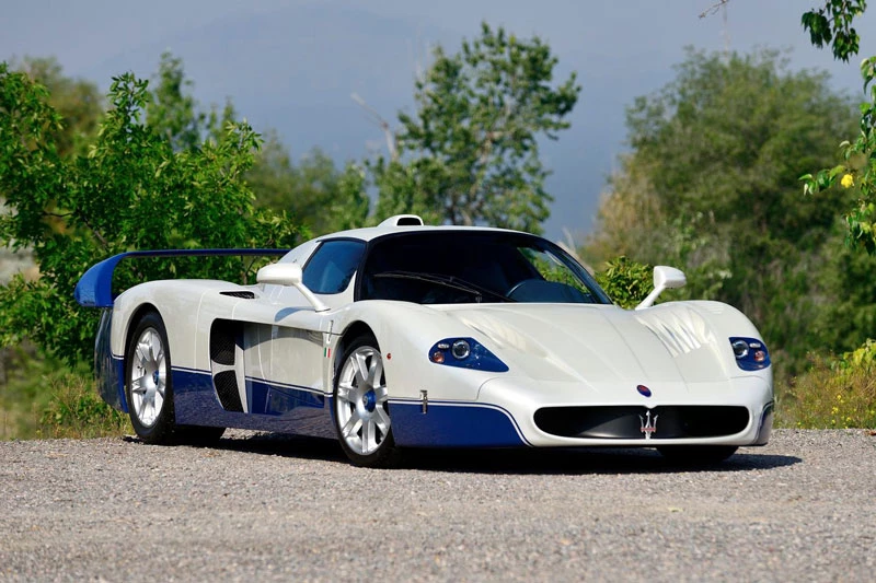 10. Maserati MC12 (621 mã lực). Động cơ V12 6 lít của MC12 có công suất 621 mã lực và mô-men xoắn 652 Nm.