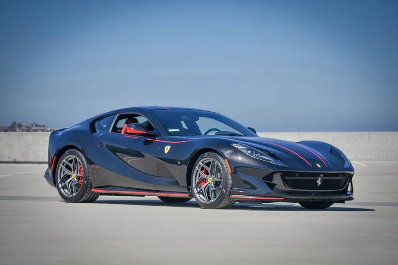 =1. Ferrari 812 Superfast (789 mã lực). 812 Superfast cũng dùng động cơ V12 với dung tích 6,3 lít, sản sinh sức mạnh 789 mã lực và sức kéo 719 Nm.