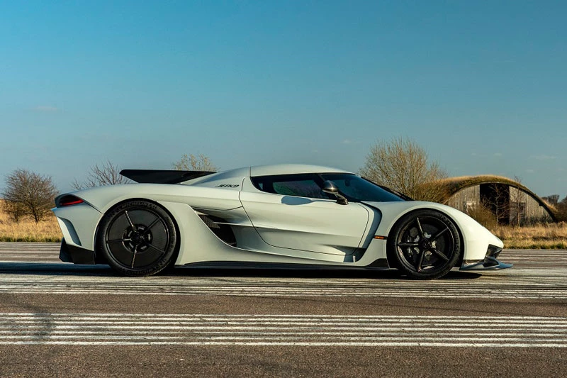 2. Koenigsegg Jesko Absolut (vận tốc tối đa: 531 km/h).