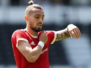 Telles chấn thương, Man United đau đầu với vị trí hậu vệ trái