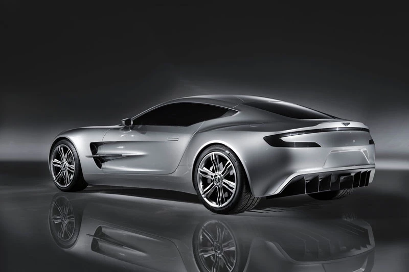 4. Aston Martin One-77 (750 mã lực). Khối động cơ V12 dung tích 7,3 lít của One-77 cho công suất tối đa 750 mã lực và mô men xoắn 749 Nm. 