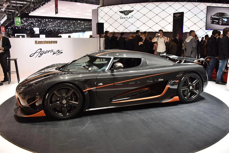 6. Koenigsegg Agera RS (vận tốc tối đa: 447 km/h).