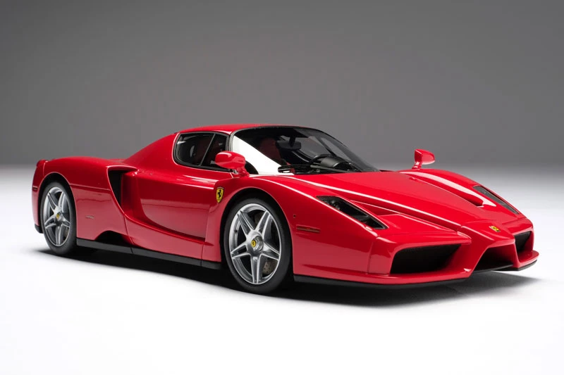8. Ferrari Enzo (651 mã lực). Động cơ V12 dung tích 6 lít trên Enzo cho sức mạnh 651 mã lực, mô-men xoắn 657 Nm.
