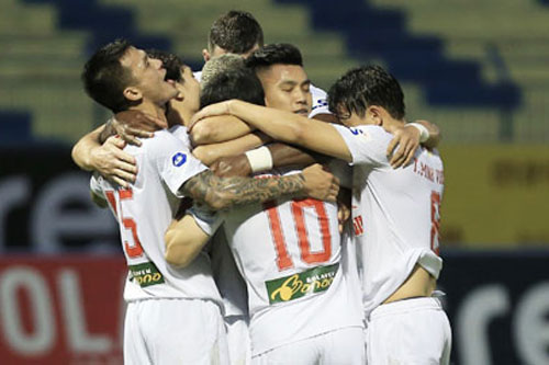 Dừng V.League, trao cúp cho HAGL có hợp lý?