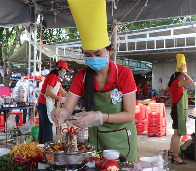 Bí quyết tạo nên đặc sản lẩu mắm rừng U Minh - Ảnh 4.