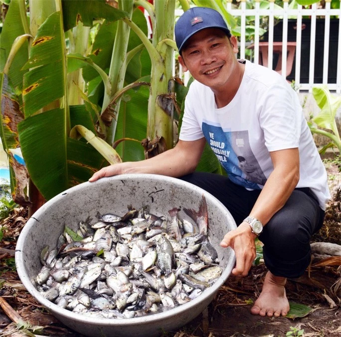 Chùm ảnh: Hấp dẫn tát đìa bắt cá đồng nướng rơm ở miền Tây - Ảnh 6.