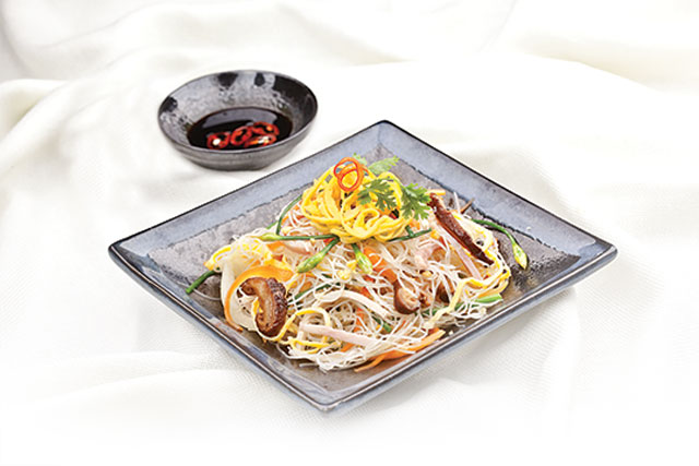 Bún gạo xào thập cẩm thơm nức cho những ngày mưa