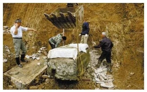 Ngôi mộ bé gái 5 tuổi được khai quật ở Sơn Đông cùng chiếc áo cưới đính vàng, các chuyên gia hét lên sau khi danh phận cô bé được xác nhận! - Ảnh 1.
