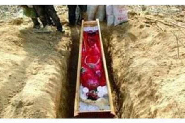 Ngôi mộ bé gái 5 tuổi được khai quật ở Sơn Đông cùng chiếc áo cưới đính vàng, các chuyên gia hét lên sau khi danh phận cô bé được xác nhận