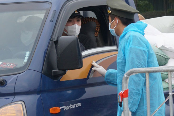 Tháo nút thắt 'thiết yếu hay không thiết yếu' trong lưu thông hàng hóa