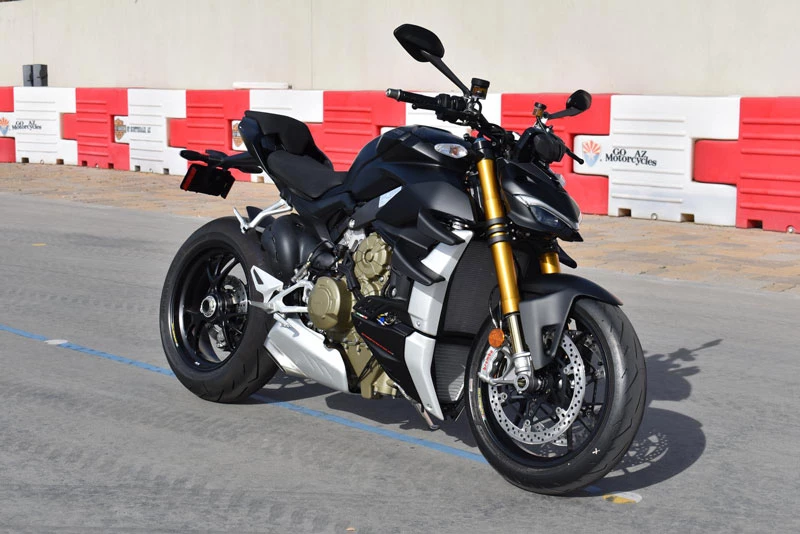 3. Ducati Streetfighter V4/V4 S (giá: 20.000-24.000 USD).