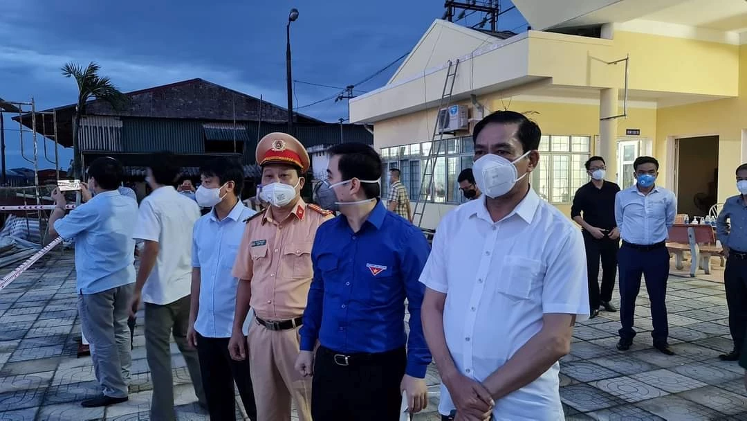 Chủ tịch UBND tỉnh Hà tĩnh đón công dân tại ga Yên Trung