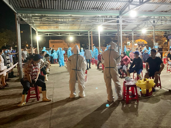 Đà Nẵng: Cảng cá lớn nhất miền Trung tạm dừng hoạt động 7 ngày để kiểm soát dịch bệnh