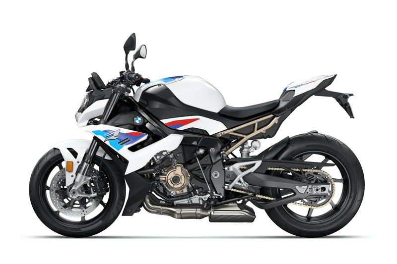 8. BMW S1000R (giá: 16.505 USD).