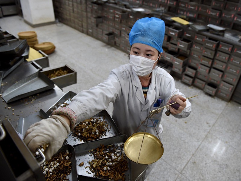 Trung Quốc, Ấn Độ từng ra khuyến nghị thuốc y học cổ truyền giúp điều trị COVID-19