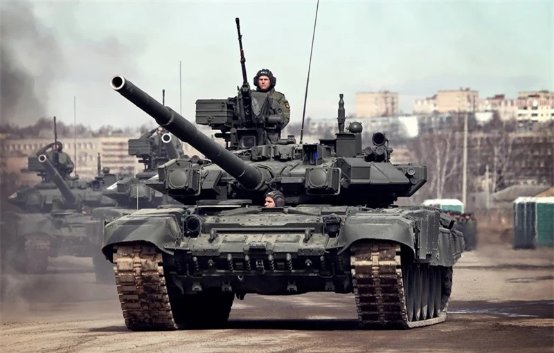 Theo tạp chí Mỹ, lực lượng tăng thiết giáp Mỹ lần đầu được trang bị chiếc M-1 Abrams đầu tiên từ năm 1980. Để thích nghi với chiến tranh hiện đại, loại tăng này đã trải qua nhiều lần nâng cấp với giáp, bộ chuyển động, hệ thống vũ khí... Abrams được trang bị pháo chính cỡ nòng 120mm, hệ thống điều khiển điện tử, hệ thống vũ khí có thể điều khiển từ xa và lớp áo giáp nhiều lớp với các vật liệu đặc biệt.