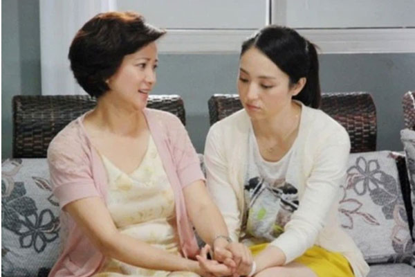 Ngày tôi xuất viện, chồng kể chuyện của mẹ chồng làm tôi nghẹn ngào ôm chặt bà vì đã cứu con dâu thoát khỏi tử thần