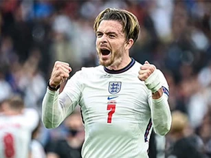 Aston Villa nâng lương Grealish lên 200.000 bảng/tuần nhằm phá Man City