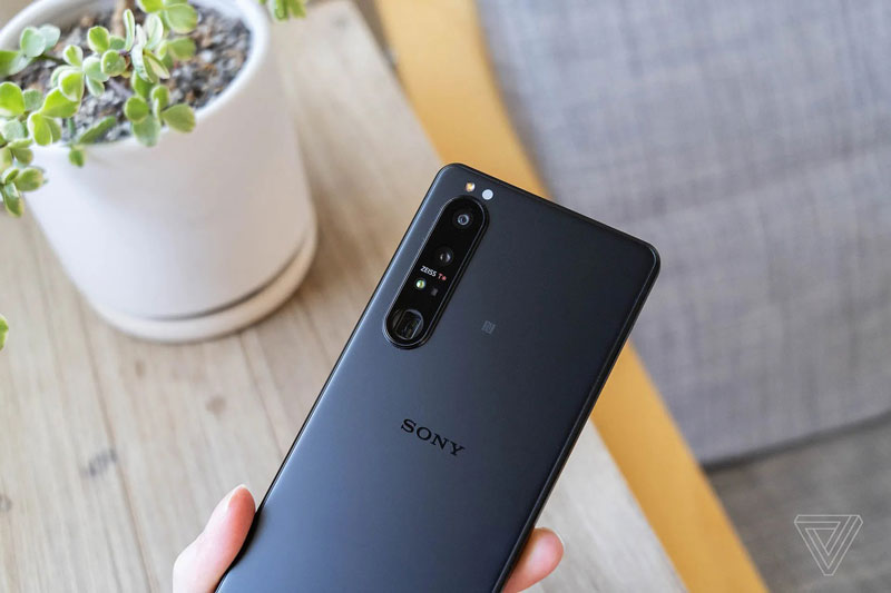 Sony đang trở lại thị trường di động