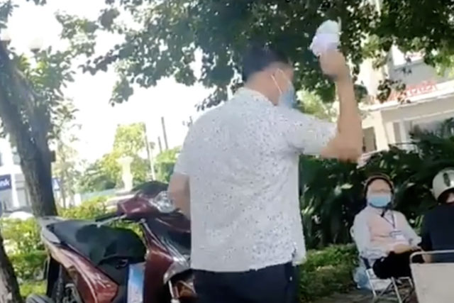 Vợ bị xử phạt vì ra đường không có lý do, chồng xé biên bản vi phạm hành chính