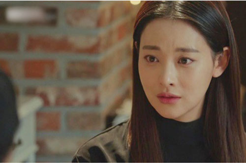 Cuộc hôn nhân 12 năm kết thúc vỏn vẹn trong 5 phút, tôi xách đồ ra viện còn chồng thản nhiên lái xe chở cô bác sĩ về nhà