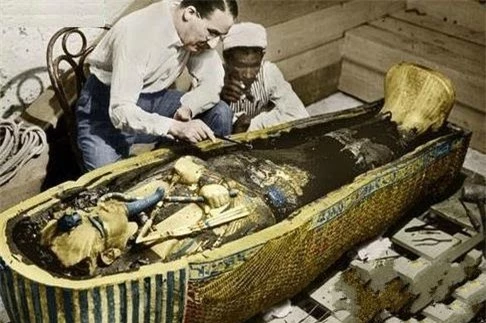Kể từ khi quan tài của vị vua Ai Cập cổ đại được mở ra, thành viên đoàn khảo cổ lần lượt chết kỳ quái: Ám lời nguyền? - Ảnh 1.
