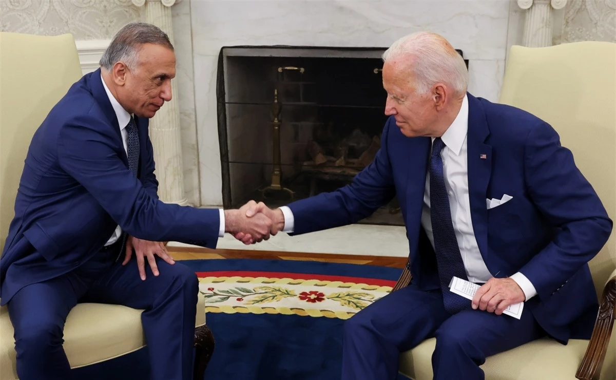 Thủ tướng Iraq al-Kadhimi gặp Tổng thống Mỹ Biden tại Nhà Trắng. Ảnh: Reuters