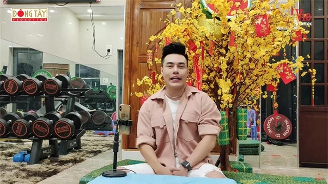 Trường Giang: Không có show nên tôi phải về quê làm phụ hồ, xúc từng viên gạch, miếng xi măng - Ảnh 4.