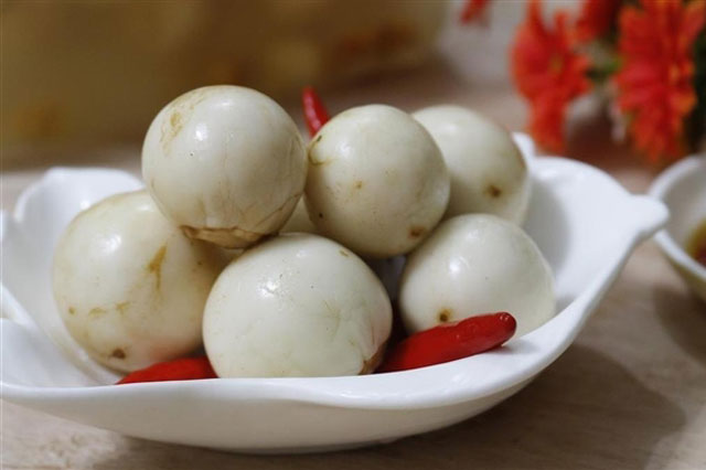Cách muối cà pháo nguyên quả trắng, giòn